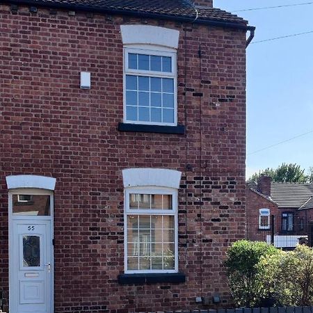 Victorian Semi Detached House Behind The High Street Villa Newton-le-Willows Exteriör bild