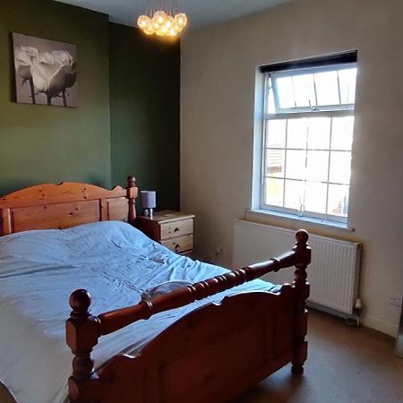 Victorian Semi Detached House Behind The High Street Villa Newton-le-Willows Exteriör bild