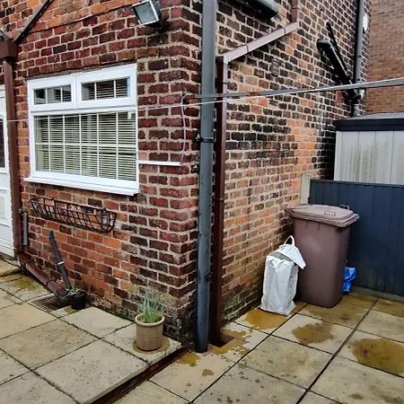 Victorian Semi Detached House Behind The High Street Villa Newton-le-Willows Exteriör bild